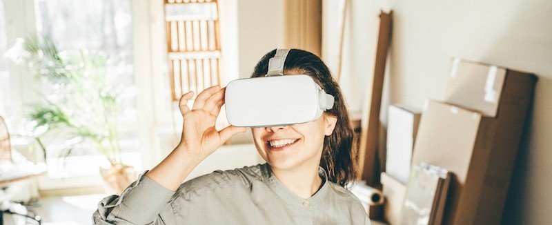 smiling-brunette-in-virtual-reality-headset-looks-2021-08-29-14-19-38-ut_20230424-183951_1