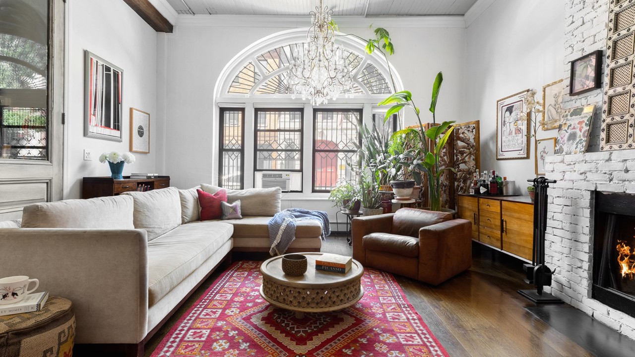 Biggie Smalls former Brooklyn apartment sells for $2M - Looking for ...